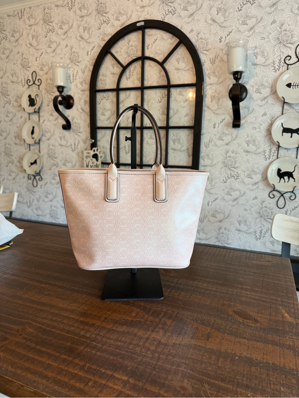 Michael Kors Pale Pink Signature Tote EUC. No call outs. - Picture 2 of 10